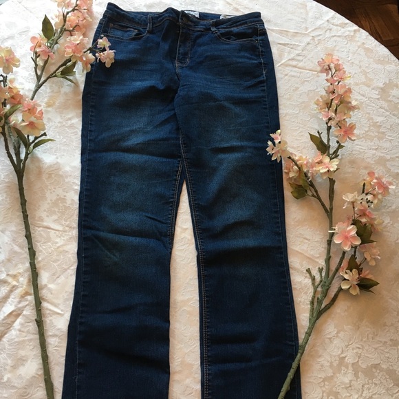 Daisy Stretchy Jeans 9/29 - Picture 2 of 6